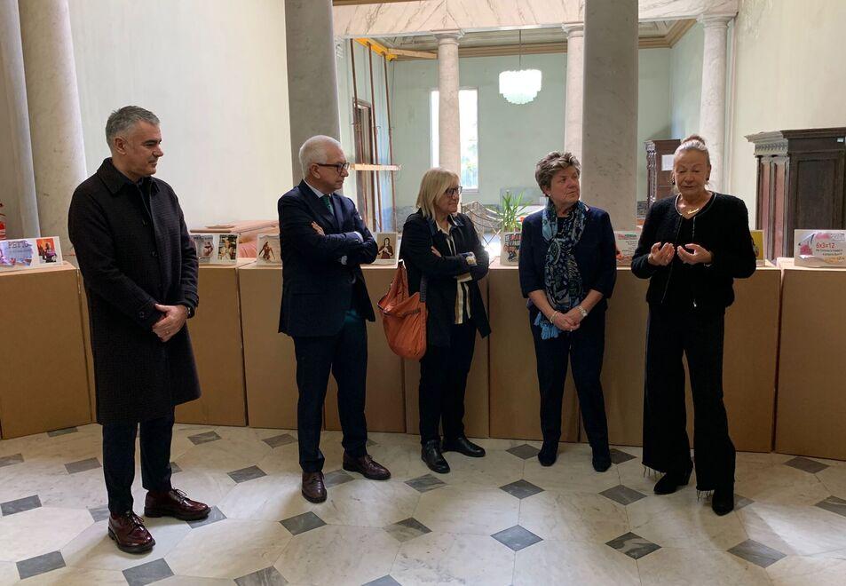 Mostra sul femminicidio revocata in tribunale, la Camera civile: «Decisione emotiva, è una censura»