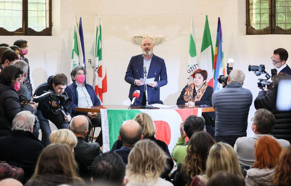 Campogalliano. Bonaccini si candida segretario e &nbsp;sfida il partito nazionale «No al Pd delle correnti Ora una nuova dirigenza» 