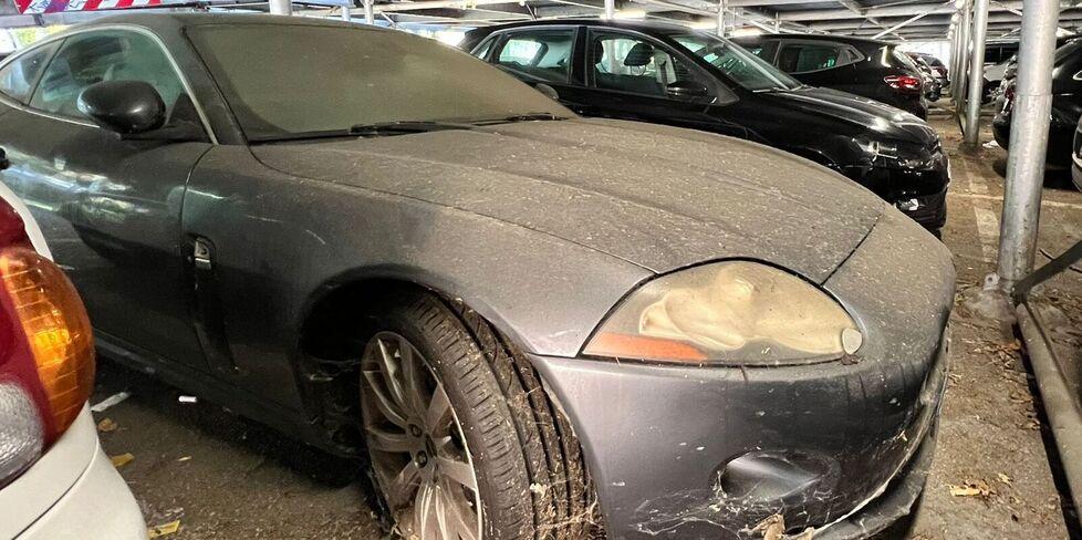 Carpi. Viaggio al Meccano, il limbo delle auto 