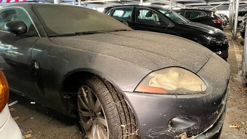 Carpi. Viaggio al Meccano, il limbo delle auto