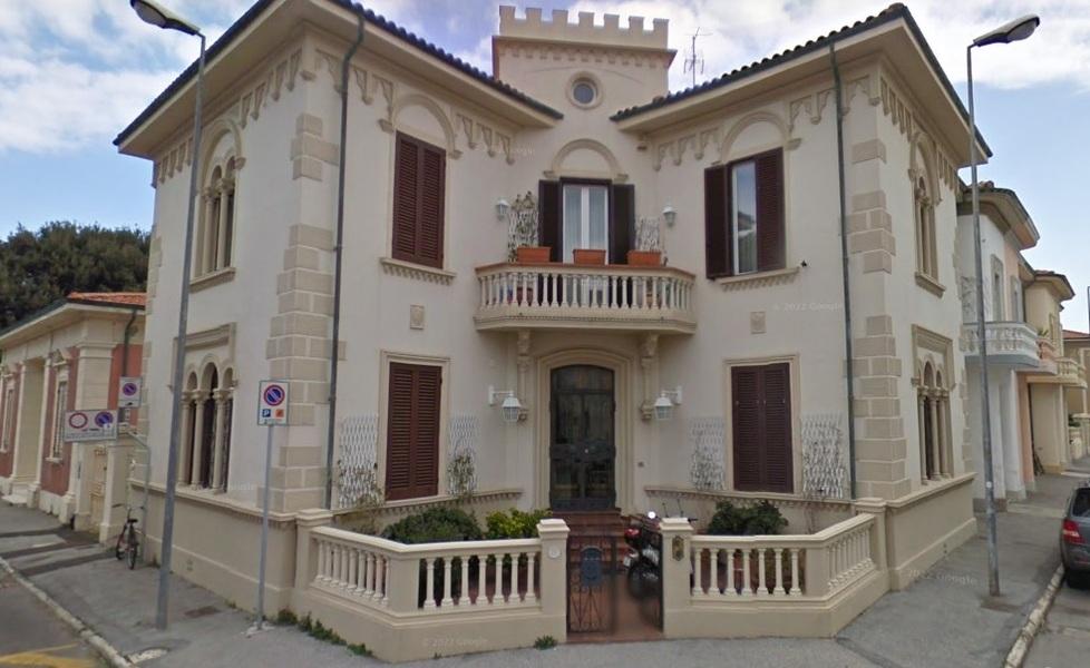 Svaligiano la villa di un dentista in via Toti. Via soldi e Rolex per 20mila euro