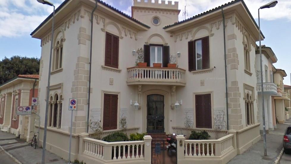 Svaligiano la villa di un dentista in via Toti. Via soldi e Rolex per 20mila euro