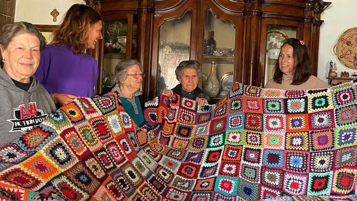 A Montegiovi tutta la comunità stretta intorno all’albero