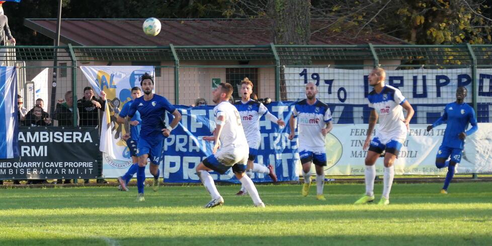 Un’azione di gioco della partita Real Forte Querceta contro Prato (foto Paglianti)