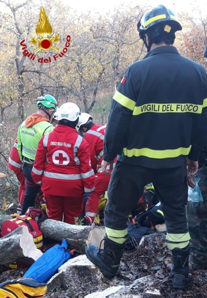 Travolto da un albero e ferito a una gamba, soccorso boscaiolo a Monte Valestra