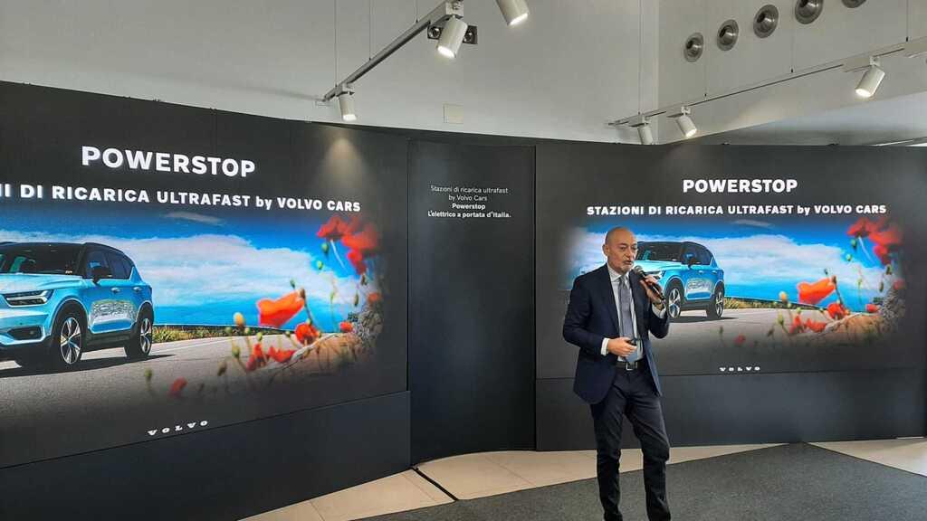 Auto elettriche, Volvo inaugura a Bari colonna ricarica ultrafast