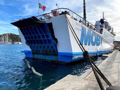 Mare forza 9, stop ai collegamenti Sardegna-Corsica