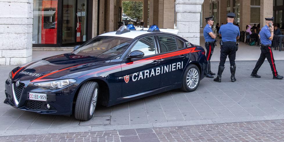 Argenta, raggiro con il trucco della gomma: «È successo a mamma e papà»
