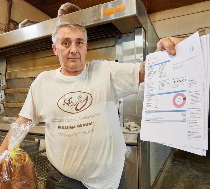 Super bolletta stronca lo storico panificio: ventisei lavoratori sul baratro 
