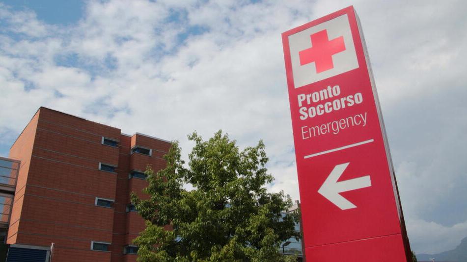 Al Versilia due giorni al pronto soccorso in attesa del letto in reparto. L’Asl: «Casi sempre più complicati»