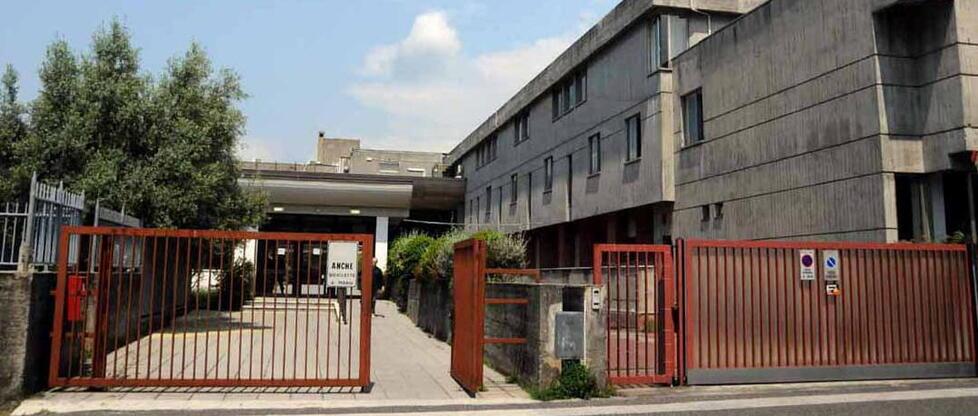 Non riesce a sorpassarlo, ferma l’auto e lo picchia: condannato