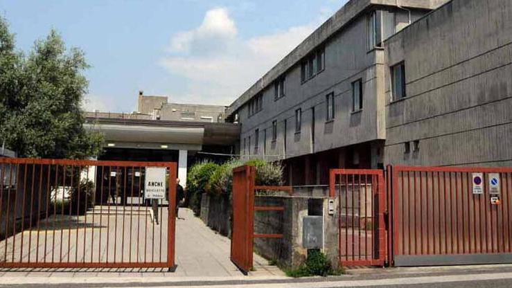 Non riesce a sorpassarlo, ferma l’auto e lo picchia: condannato