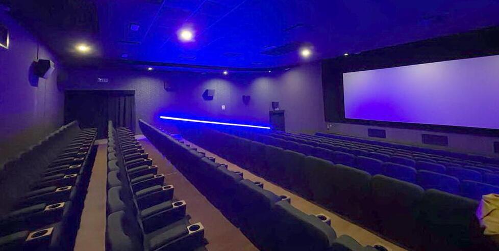 Follonica, Cinema Astra: un nuovo look per sfidare la crisi delle sale
