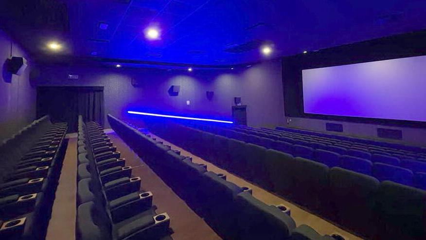 Follonica, Cinema Astra: un nuovo look per sfidare la crisi delle sale