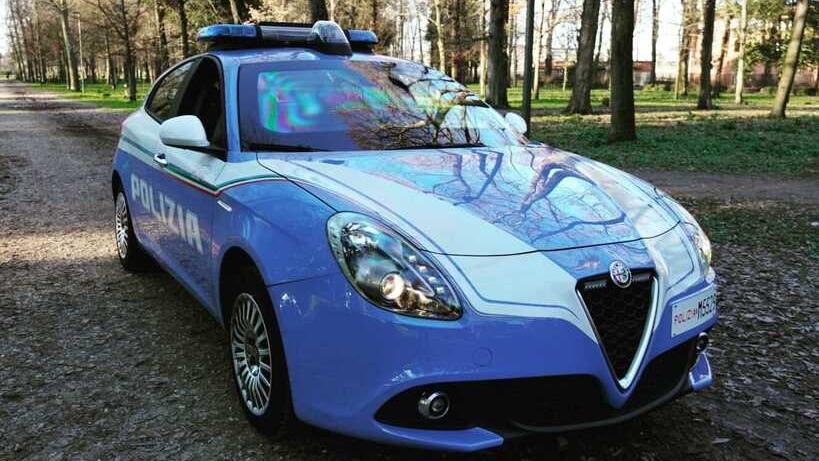 Controlli della polizia nella zona di via degli Olmi (foto d’archivio)