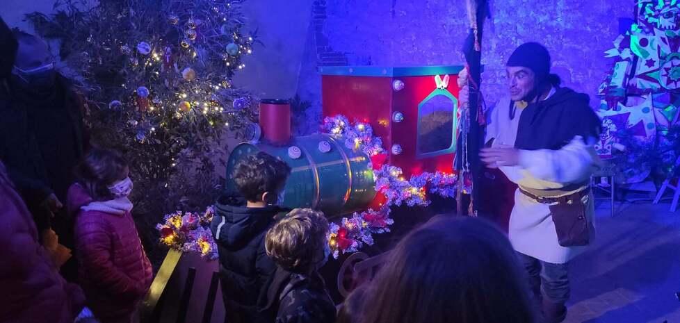 Elfi, cartapesta, musica e spettacoli. Al Cassero la casa di Babbo Natale