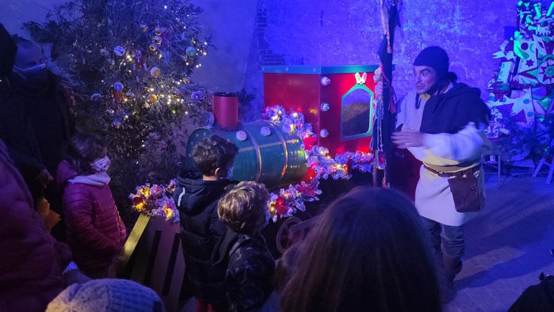 Elfi, cartapesta, musica e spettacoli. Al Cassero la casa di Babbo Natale