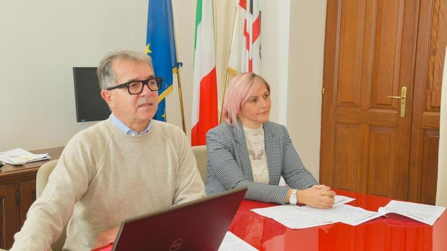 Il sindaco Settimo Nizzi e l'assessore Sabrina Serra (foto Vanna Sanna)