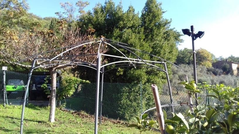 Pistoia, ladri hi-tech oscurano tutte le telecamere e svaligiano la casa indisturbati