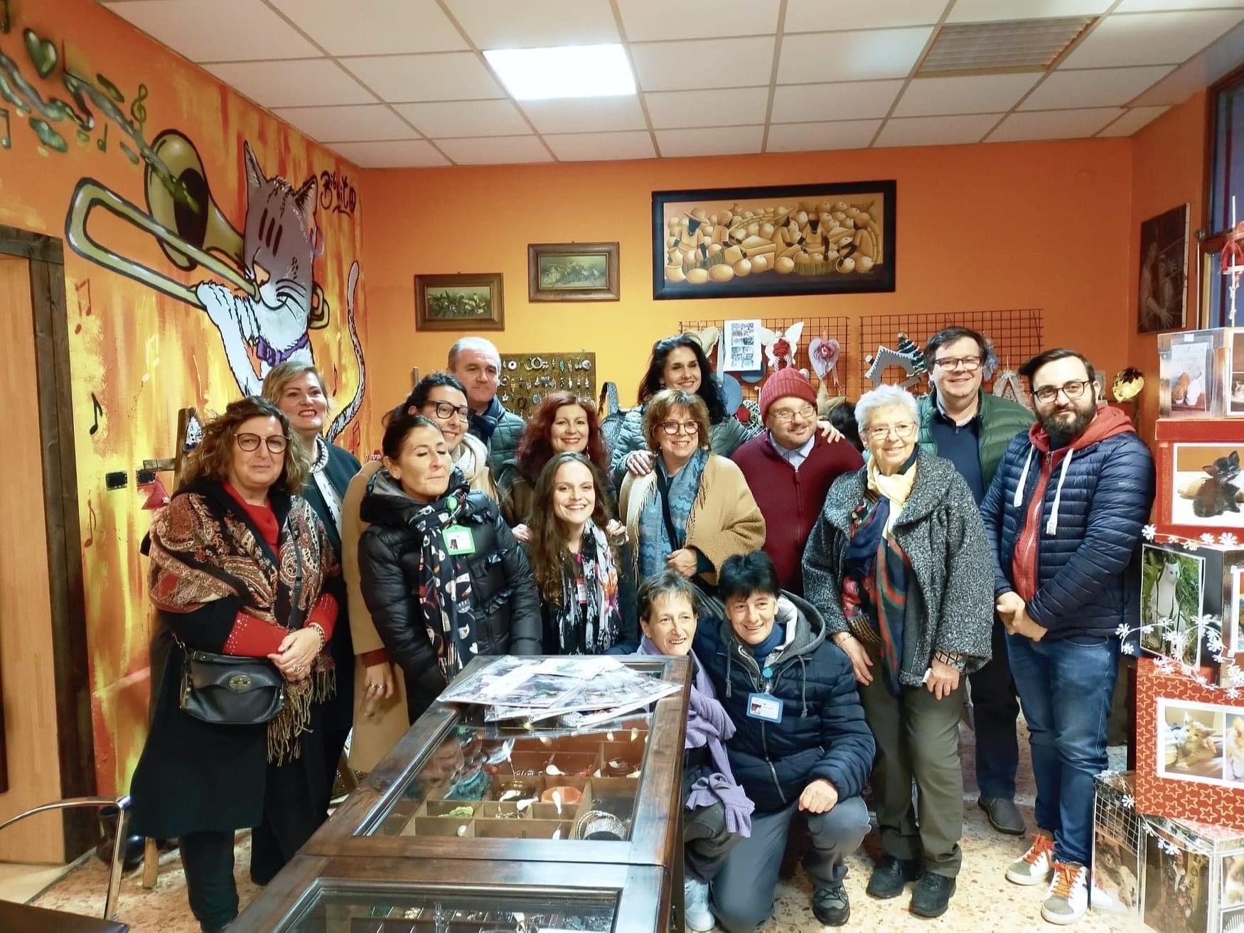 Inaugurata “Zampette per strada”, la casa per gatti e gattofili