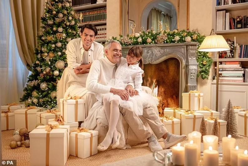 Bocelli, il disco di Natale con i figli Matteo e Virginia: «I nostri canti di famiglia»