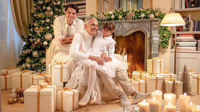 Bocelli, il disco di Natale con i figli Matteo e Virginia: «I nostri canti di famiglia»