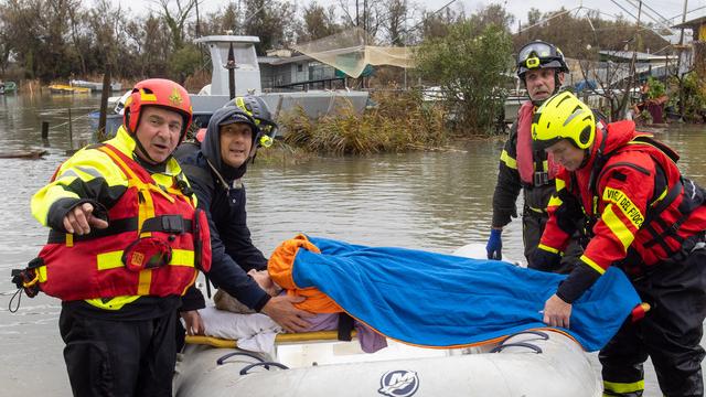 Volano, coppia di anziani resta bloccata nel bilancione: «Una situazione assurda»