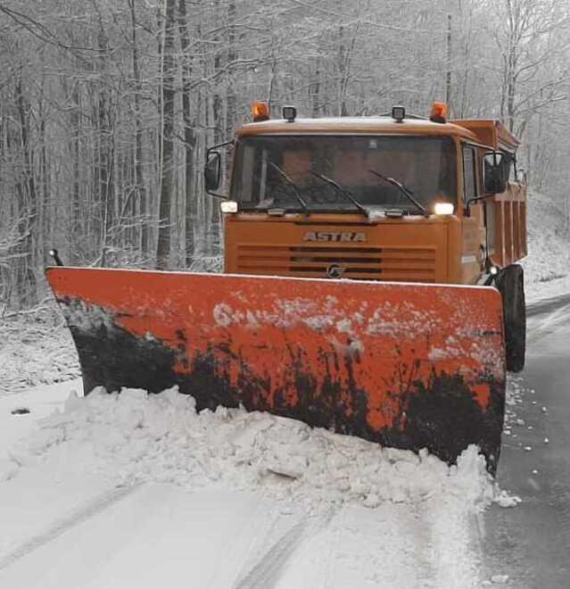 Neve, Frassinoro spala in extremis. Al Cimone arrivano i super gatti 