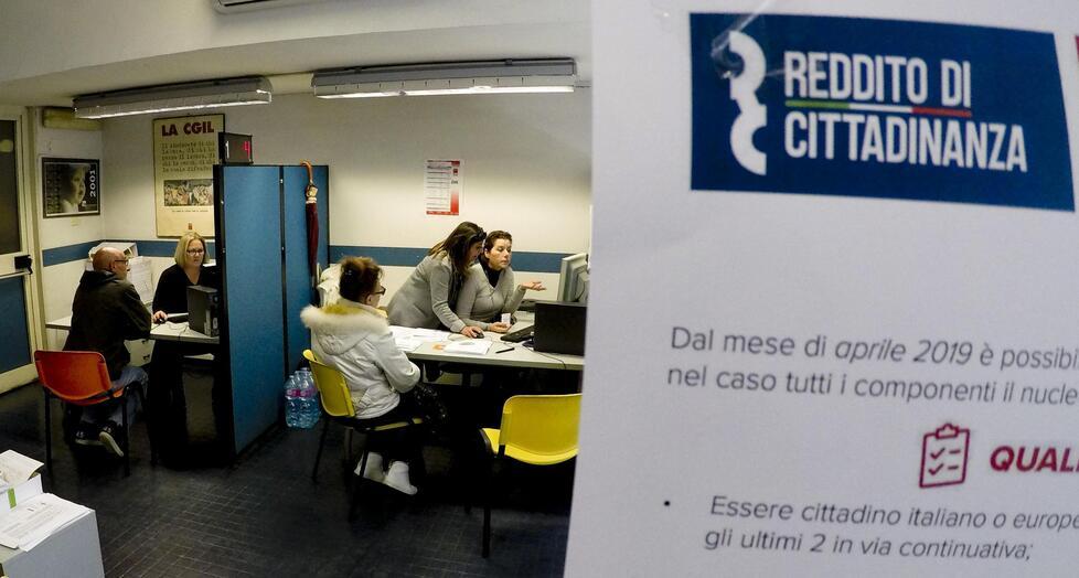 Reddito di cittadinanza, si cambia: 2mila modenesi lo perderanno tra 9 mesi