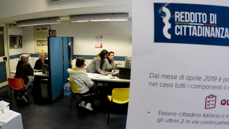 Reddito di cittadinanza, si cambia: 2mila modenesi lo perderanno tra 9 mesi