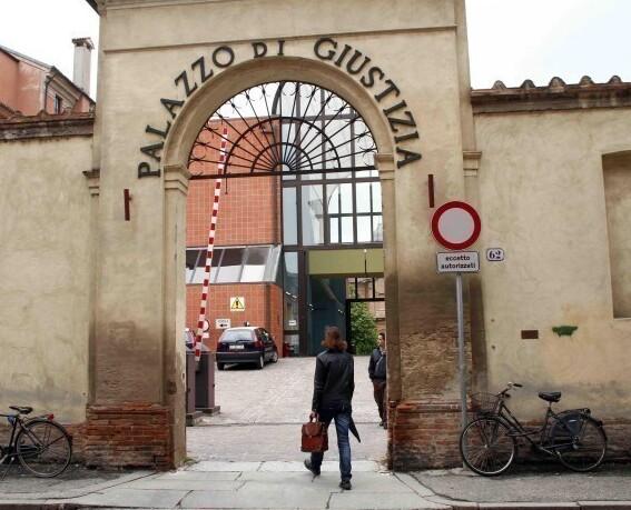Ferrara, sventa il furto del Rolex e fa condannare la ladra