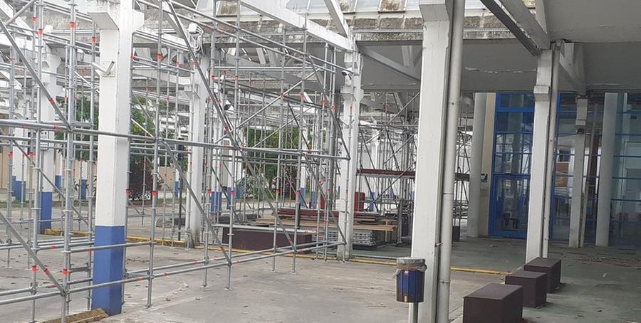 
	La biblioteca Gronchi avvolta dai ponteggi. la riapertura appare ancora lontana&nbsp;

