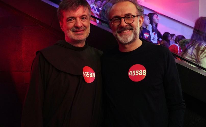 Bologna, lo chef modenese Massimo Bottura & Friends cucinano con l’Antoniano per i più fragili
