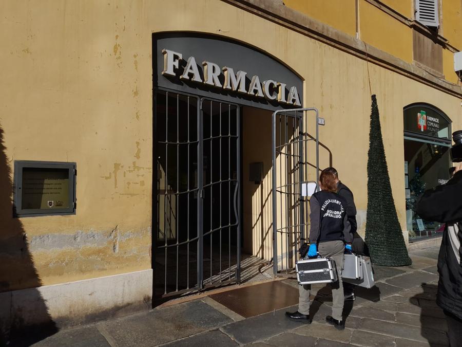 Rapinata la Farmacia Centrale di Piazza Prampolini