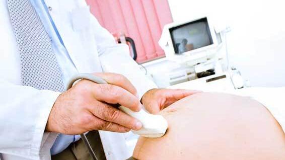 Mancano i ginecologi al consultorio: donne in presidio all’ospedale di Cecina