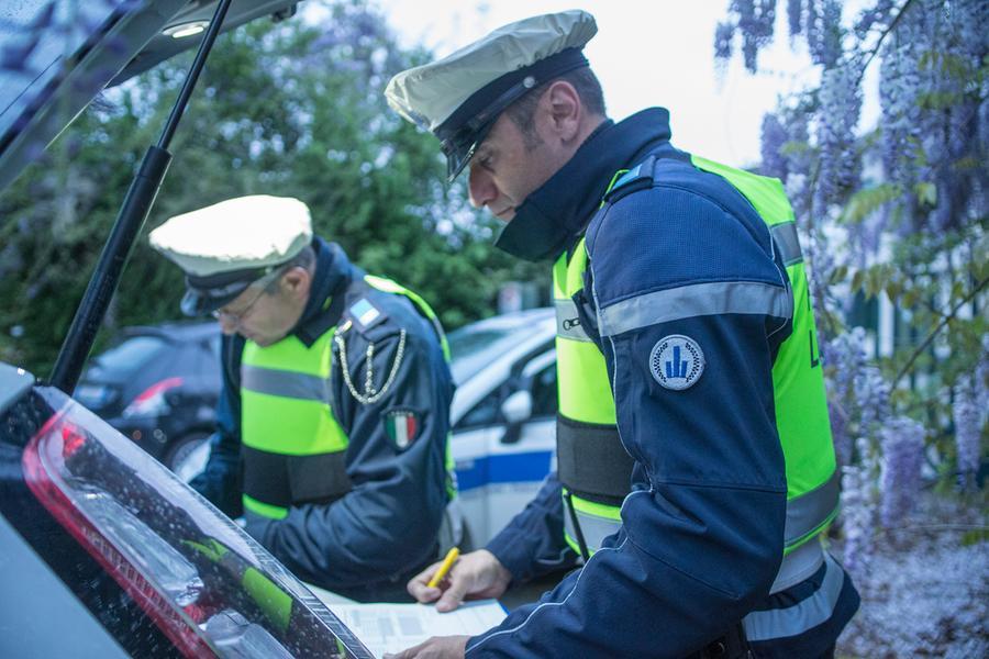 Modena, se ne va  dopo un incidente: rintracciato e denunciato