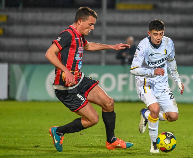 Matteo Bachini, 27 anni, difensore centrale, 40 presenze con la maglia della Lucchese in due stagioni e mezzo probabilmente giocherà al centro della difesa con Benassai sostituendo lo squalificato capitan Tiritiello