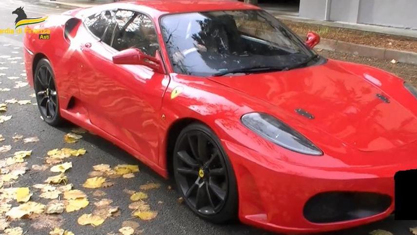 Asti: sequestrata falsa Ferrari, ricavata da una Toyota, costruita da un 26enne