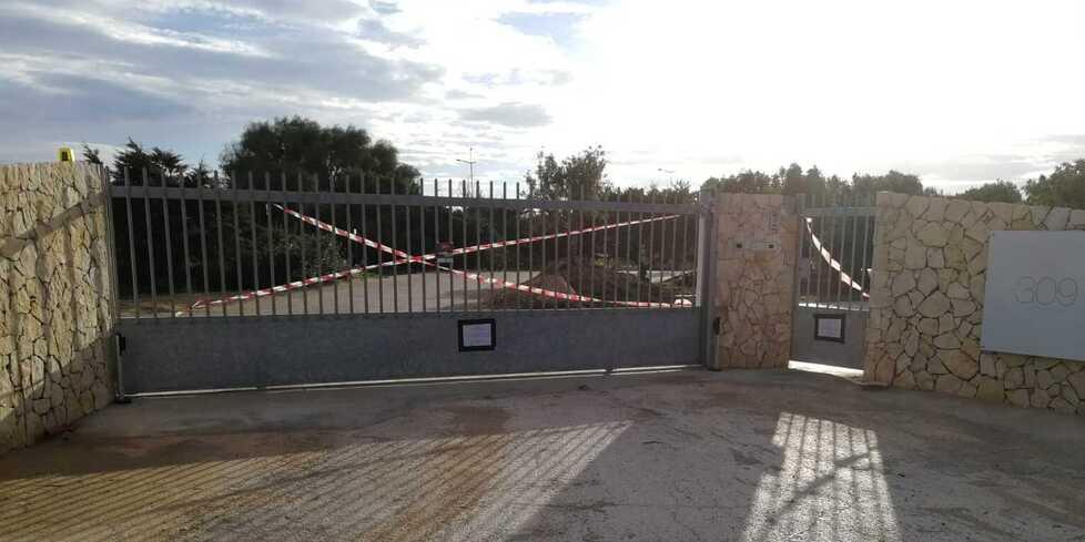 Stintino, resort a pochi passi dal mare: in undici dal gup 