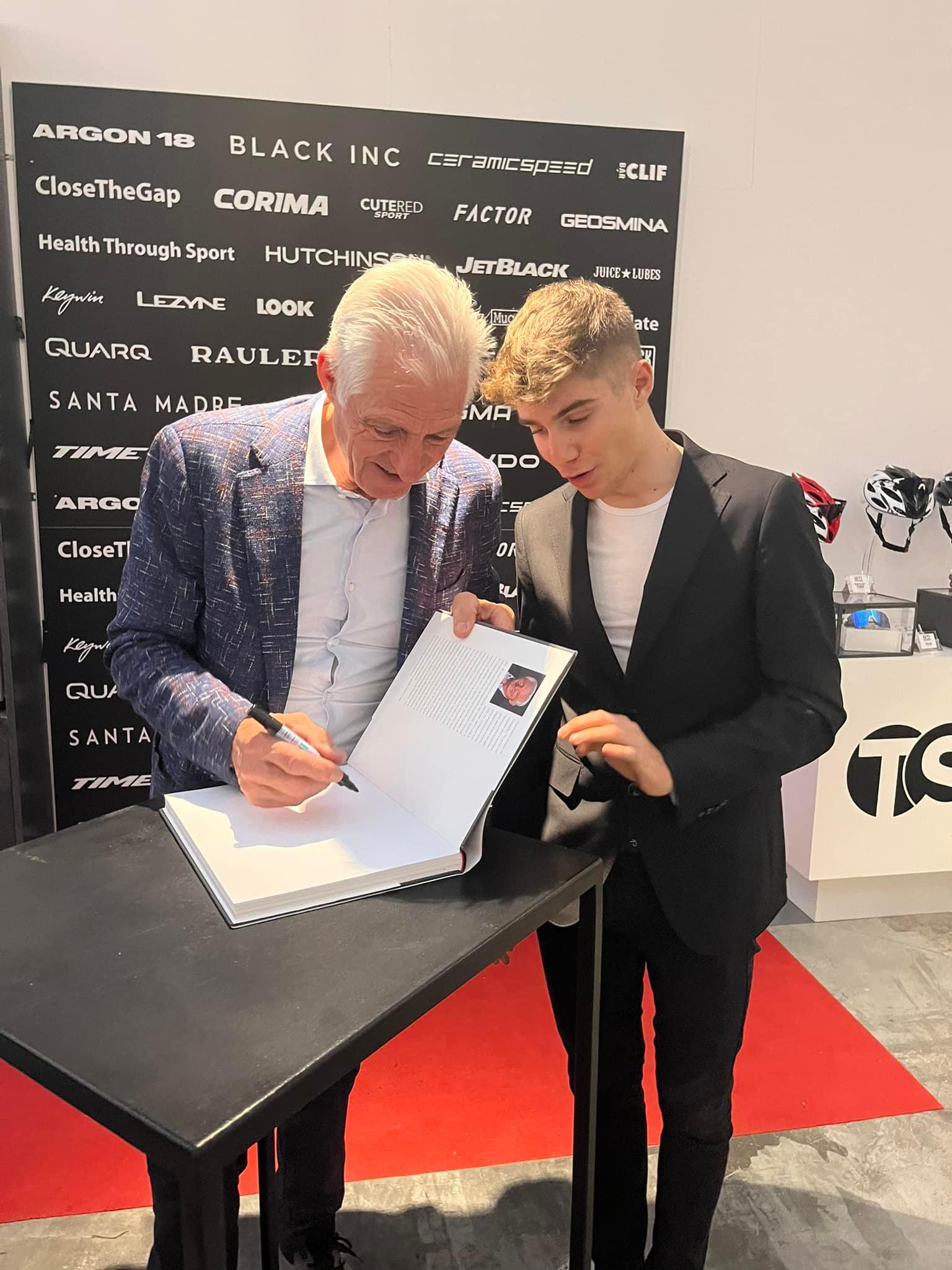 Moser alle premiazioni della Federciclismo
