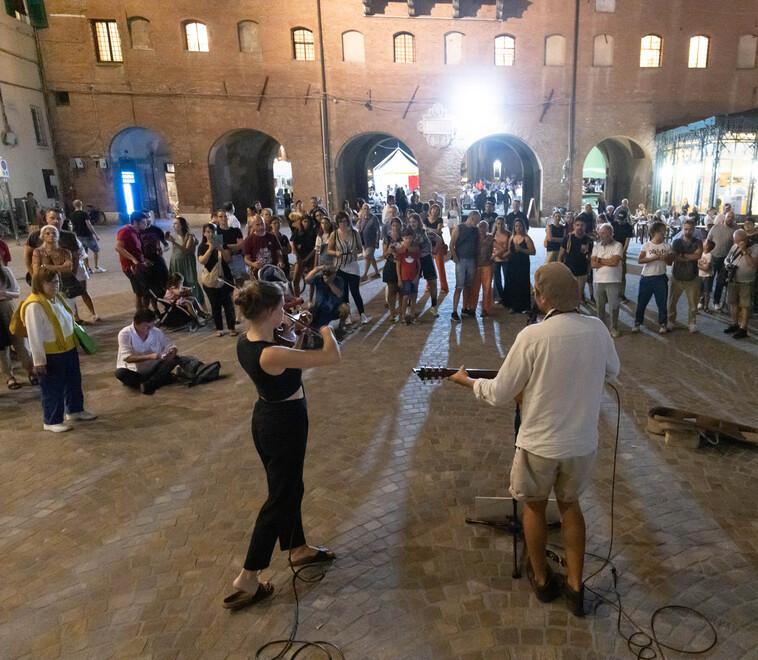 Ferrara, la rinuncia Mondiale dei Buskers: «I nostri valori non coincidevano»