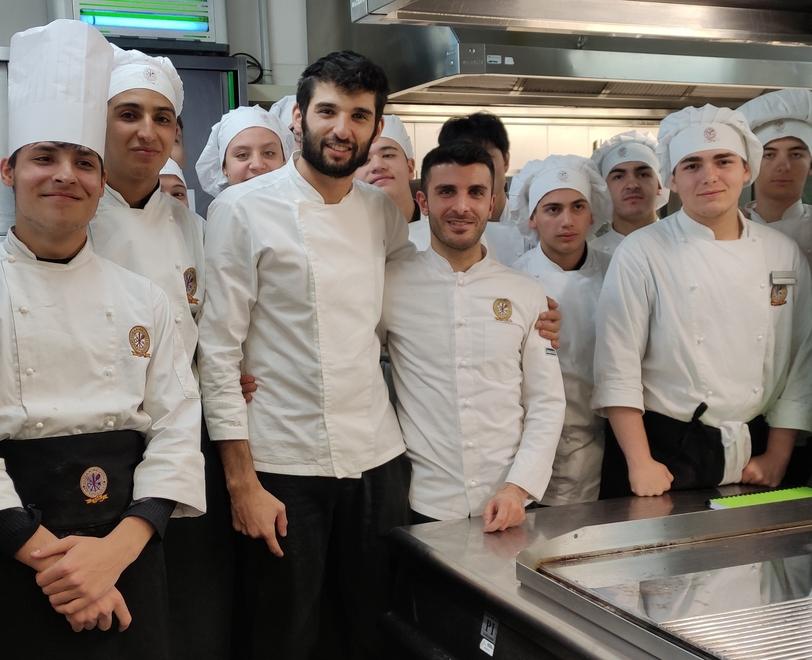Serramazzoni. Lo chef stellato torna a scuola «Mai smettere di imparare» 