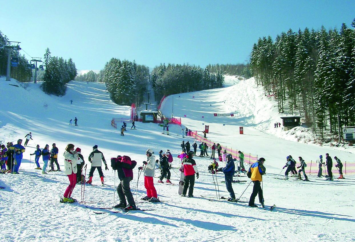Slalom tra i rincari sulla neve: impianti al via, costeranno il 10% in più