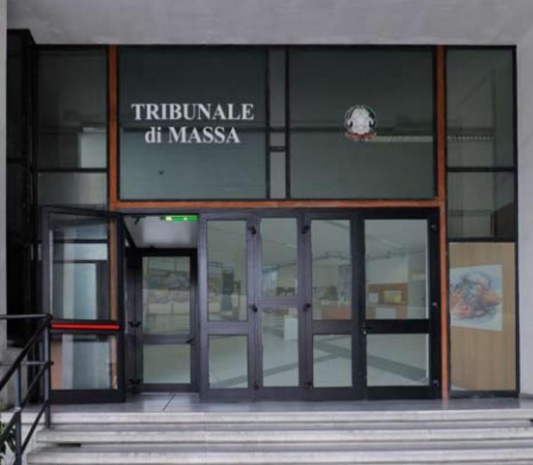 Morì a 69 anni dopo un intervento a Massa, 50 indagati di fronte alla giudice: tutti i nomi
