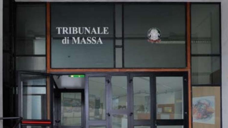 Morì a 69 anni dopo un intervento a Massa, 50 indagati di fronte alla giudice: tutti i nomi