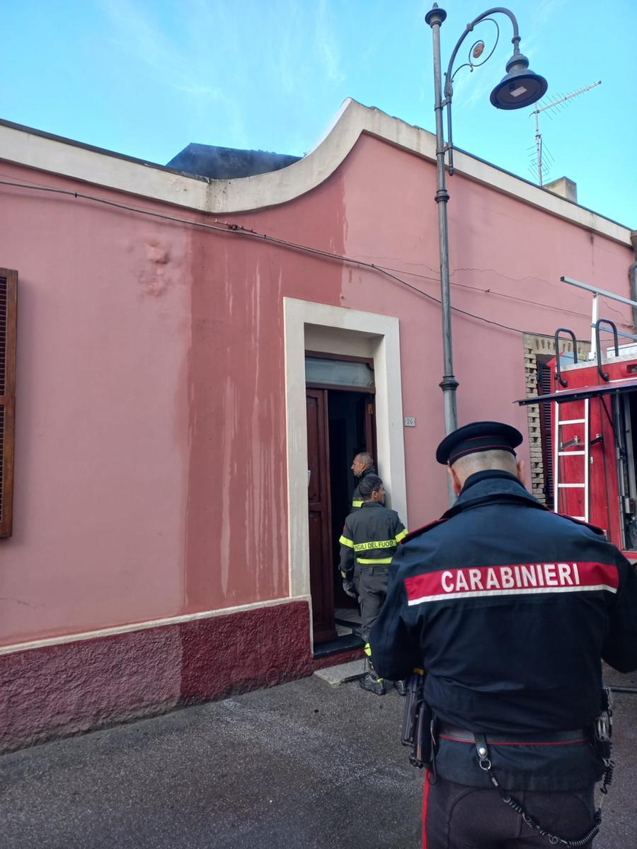 Quartu, scoppia un incendio in casa: anziana in salvo