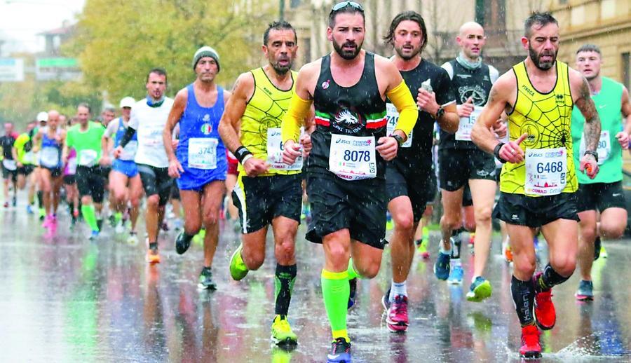 La Firenze Marathon colora la città: ai nastri di partenza in oltre 7mila 