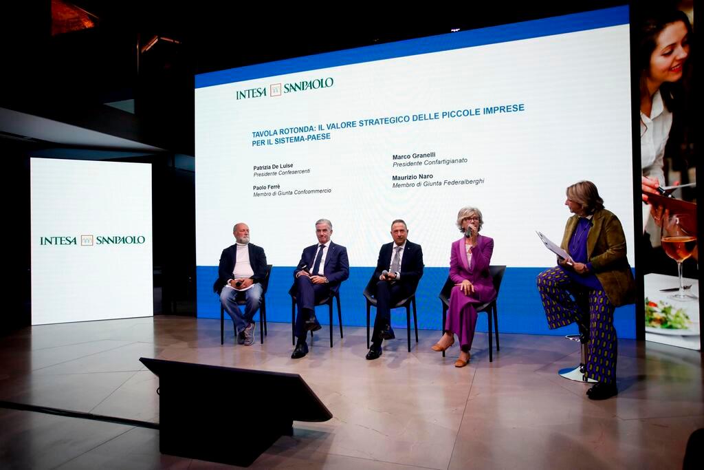 Intesa: 5 miliardi per le piccole imprese, via commissioni da Pos