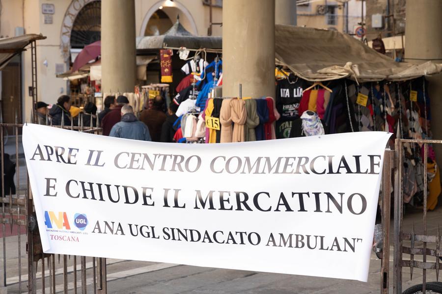 Loggia del Grano Apre la Coin Bancarelle costrette a trasferirsi