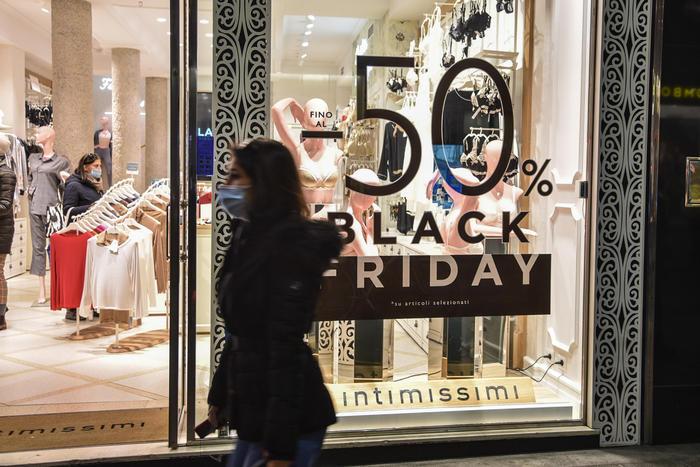 L’isola si spacca sul Black Friday, i saldi prenatalizi non soddisfano tutti